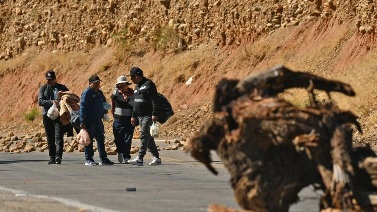 BOLIVIA CUMPLE UN MES DE CONFLICTO CON 93 PUNTOS DE BLOQUEO