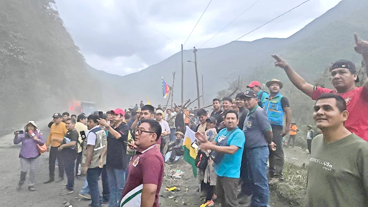 LA COB RECHAZA EL DIÁLOGO, PERO ACEPTA CORREDORES HUMANITARIOS; EN LOS YUNGAS COMIENZAN LOS DESBLOQUEOS 