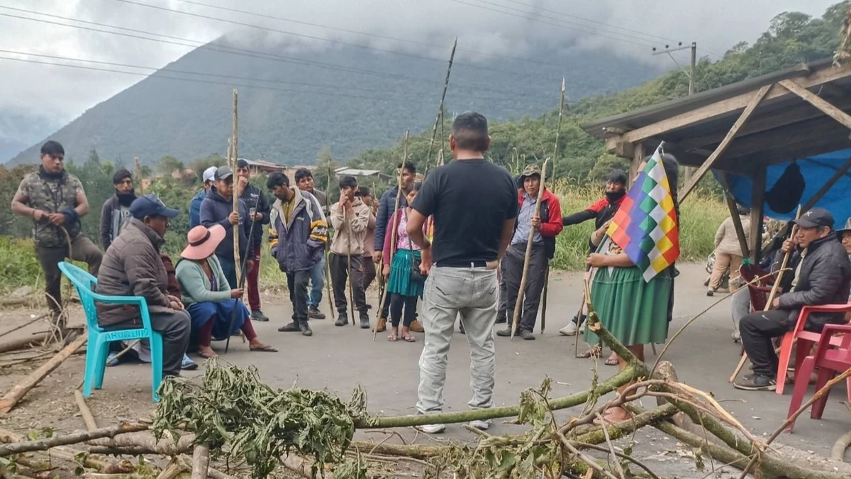  MÁS DE 100 BLOQUEOS PERSISTEN EN EL DÍA 34 DEL CONFLICTO Y CRECE LA INCERTIDUMBRE EN EL PAÍS 