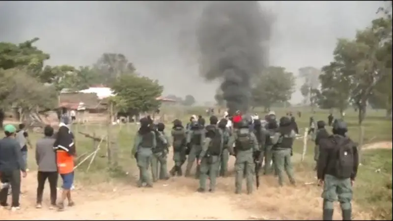 POLICÍA DENUNCIA USO DE ARMAS LARGAS DURANTE EL DESBLOQUEO EN SAN JULIÁN 