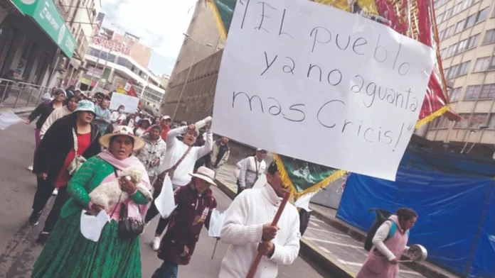GOBIERNO APRUEBA REPROGRAMACIÓN DE CRÉDITOS Y SECTORES PIDEN EVITAR EL COBRO DE INTERESES ADICIONALES 
