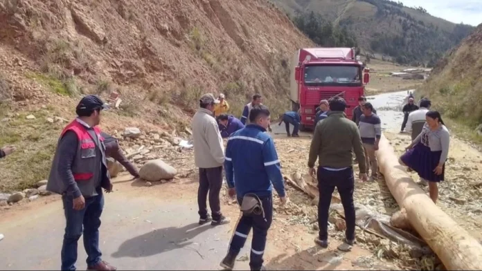  94 BLOQUEOS PERSISTEN EN EL PAÍS Y COCHABAMBA CONTINÚA COMO EL EPICENTRO DEL CONFLICTO