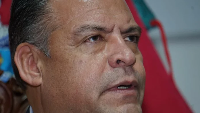 REVILLA ACUSA A EVISTAS DE SABOTEAR EL DIÁLOGO DURANTE LOS BLOQUEOS EN LA PAZ 