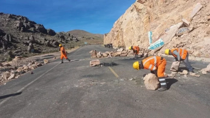 LOS BLOQUEOS BAJAN A 52 PUNTOS EN EL DÍA 46 DEL CONFLICTO Y CONTINÚAN LOS TRABAJOS DE DESPEJE DE CARRETERAS 