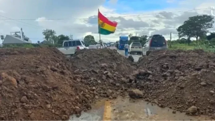  BLOQUEO EN SAN JULIÁN CUMPLE 38 DÍAS Y CONTINÚA PESE AL ESTADO DE EXCEPCIÓN 