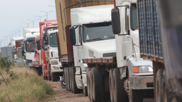 YPFB PREVÉ QUE LAS FILAS POR COMBUSTIBLE DISMINUYAN EN LOS PRÓXIMOS CUATRO DÍAS