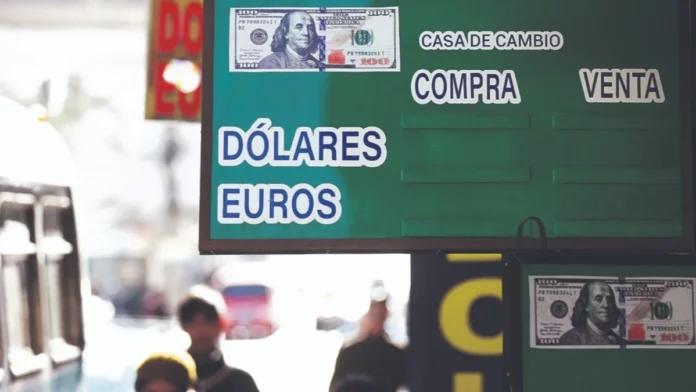 DÓLAR FLEXIBLE INICIA CON ESCASEZ EN LA BANCA Y EL MERCADO PARALELO LO COTIZA EN BS 10