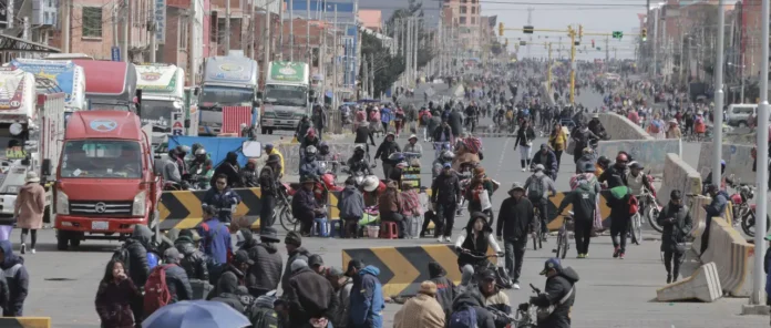  TÚPAC KATARI RATIFICA LOS BLOQUEOS Y ORDENA GARANTIZAR EL PASO DE AMBULANCIAS Y OXÍGENO 