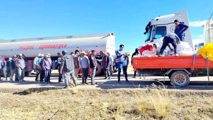 MÁS DE 5.000 CHOFERES VARADOS PIDEN AUXILIO TRAS MÁS DE 40 DÍAS DE BLOQUEOS 