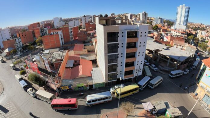  ESCASEZ DE DIÉSEL PARALIZA AL 80% DE LOS MICROS Y COMPLICA EL TRANSPORTE EN SUCRE