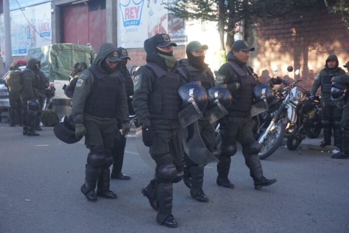  BOLIVIA AMANECE CON 39 PUNTOS DE BLOQUEO PESE AL ESTADO DE EXCEPCIÓN Y CONTINÚA LA TENSIÓN SOCIAL