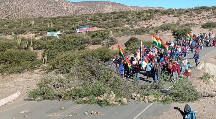 COCHABAMBA LIDERA LOS BLOQUEOS Y EL PAÍS REGISTRA 92 PUNTOS DE INTERRUPCIÓN EN SIETE DEPARTAMENTOS 