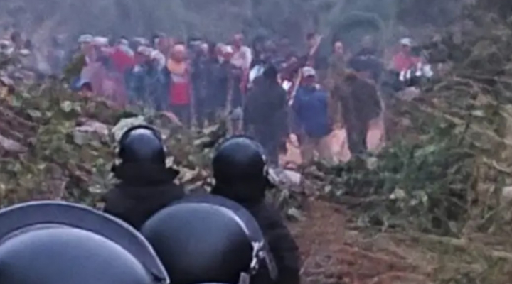 POLICÍA TOMA CONTROL DE PAROTANI Y AVANZA PARA RECUPERAR UN CAMPO PETROLERO EN SANTA CRUZ 