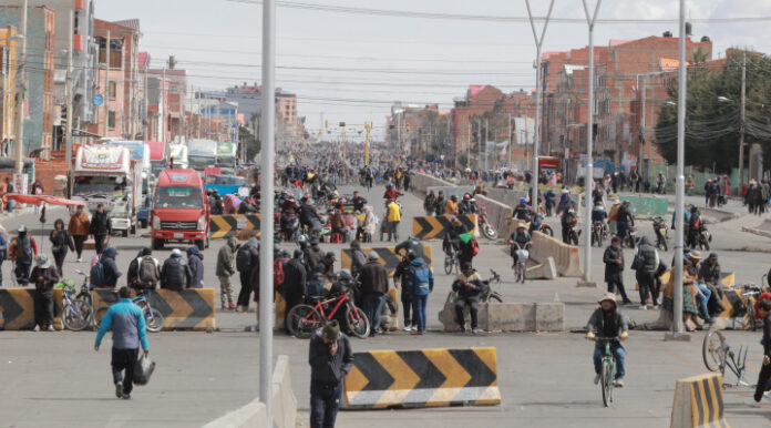 BOLIVIA SUMA 85 PUNTOS DE BLOQUEO EN EL DÍA 41 DEL CONFLICTO; COCHABAMBA Y LA PAZ SIGUEN SIENDO LAS MÁS AFECTADAS 