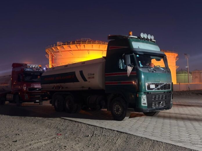  YPFB DESPACHA GASOLINA Y GLP A LA PAZ Y EL ALTO PESE A LOS BLOQUEOS DE CARRETERAS
