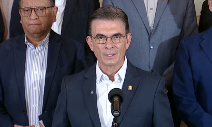 GOBIERNO DECLARA ESTADO DE EXCEPCIÓN POR 90 DÍAS Y RESTRINGE CIRCULACIÓN Y REUNIONES 