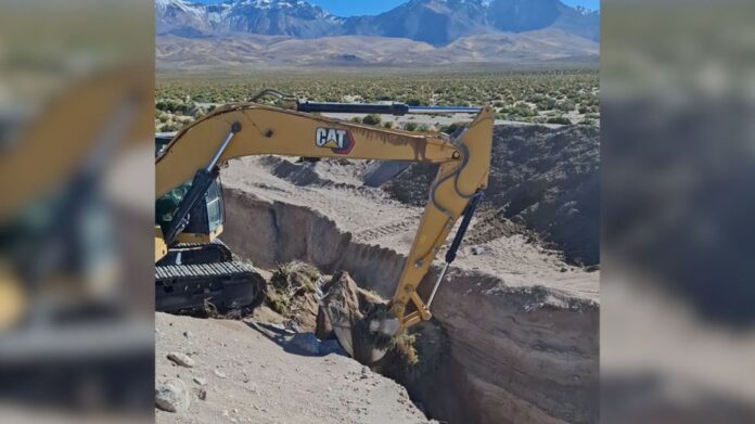  CHILE DERRIBA PUENTE CLANDESTINO UTILIZADO PARA CRUZAR LA FRONTERA CON BOLIVIA 