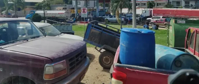 PRODUCTORES DENUNCIAN QUE EL DIÉSEL YA SE VENDE HASTA EN BS 15 EL LITRO EN EL MERCADO NEGRO