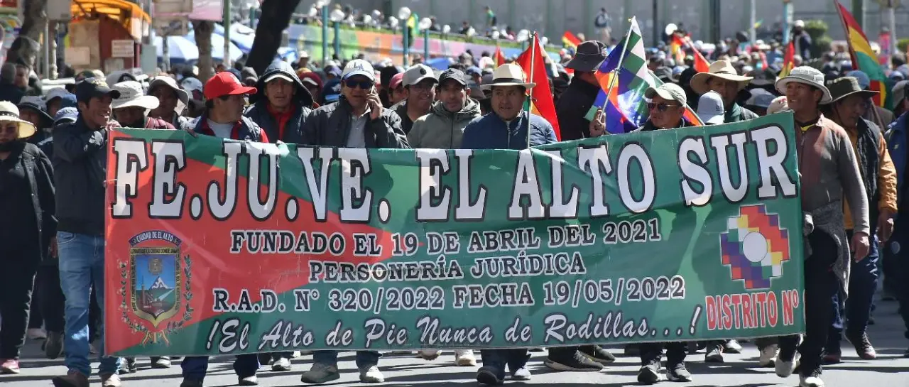  LA PAZ SIGUE CERCADA SIN COMBUSTIBLES NI ALIMENTOS Y JUNTAS VECINALES CONVOCAN A UN CABILDO EN LA CEJA 