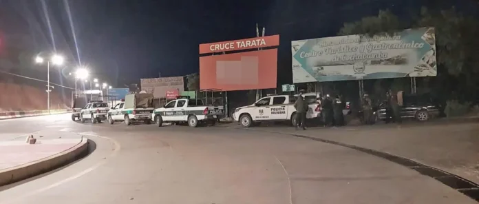 POLICÍA REFUERZA CONTROLES EN CRUCE TARATA Y PAROTANI ANTE AMENAZAS DE NUEVOS BLOQUEOS