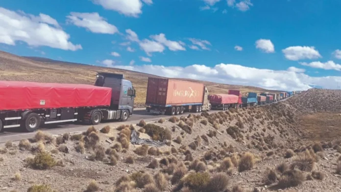 TRANSPORTE PESADO DENUNCIA CAÍDA DEL 60% EN EL PASO DE CARGA HACIA CHILE POR RESTRICCIÓN HORARIA