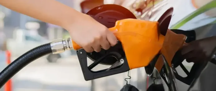 GOBIERNO AFIRMA QUE LA SUBVENCIÓN A LOS COMBUSTIBLES ES DE $US 12 POR BARRIL Y PREPARA SU ELIMINACIÓN