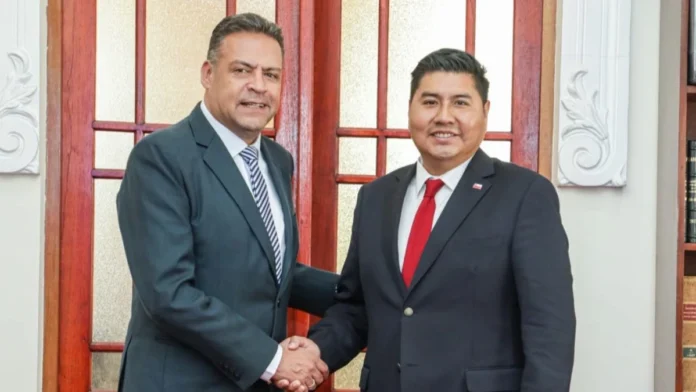 GOBERNADOR CHILENO LLEGA A LA PAZ PARA IMPULSAR EL CORREDOR BIOCEÁNICO CENTRAL