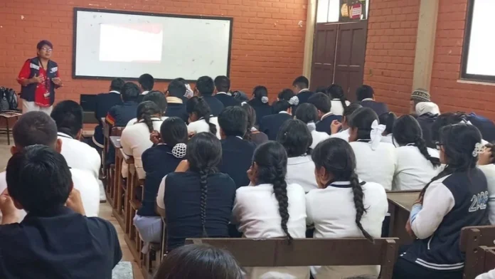 MUJER MUERE QUEMADA Y POLICÍA ES BUSCADO POR PRESUNTO FEMINICIDIO