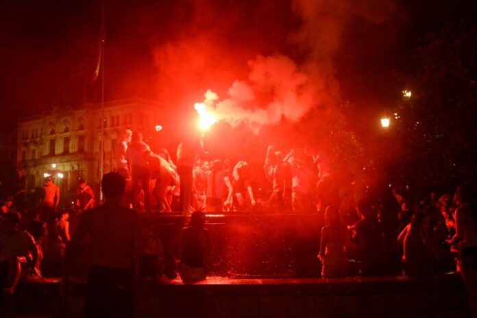 DOS MUERTOS Y MÁS DE 80 HERIDOS TRAS CELEBRACIONES DEL MUNDIAL EN ESPAÑA