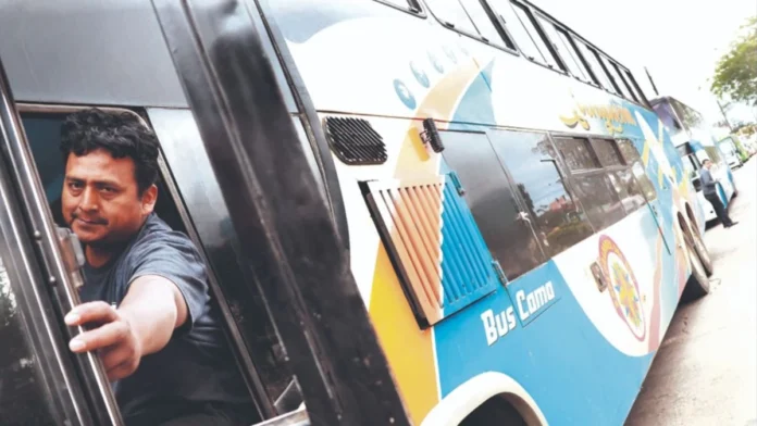 EL 80% DE LOS BUSES ESTÁ PARALIZADO POR FALTA DE DIÉSEL