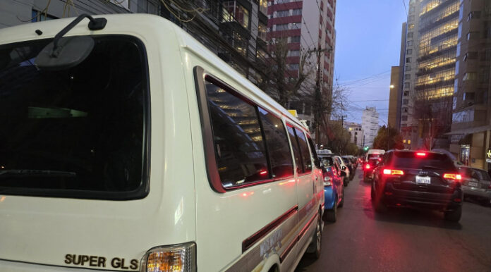 A 11 DÍAS DEL FIN DE LOS BLOQUEOS, PERSISTEN LAS FILAS POR COMBUSTIBLE EN EL PAÍS