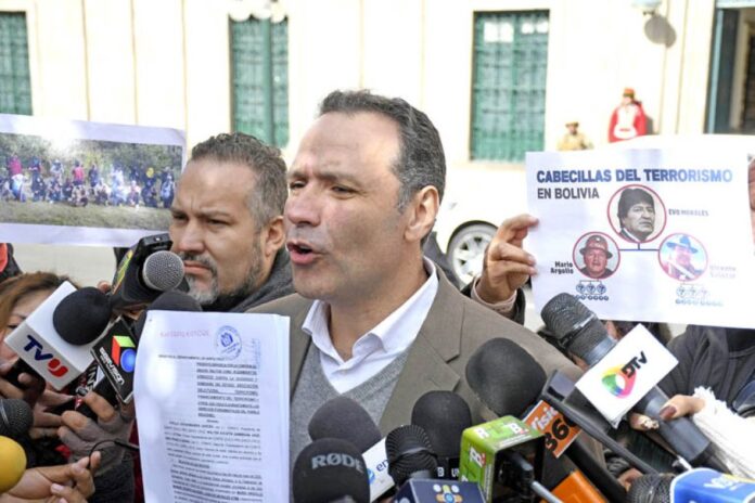 CÍVICOS PIDEN LA APREHENSIÓN DE EVO MORALES, MARIO ARGOLLO Y VICENTE SALAZAR