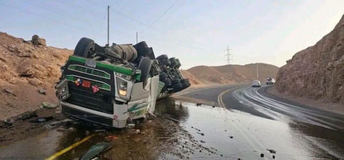 MUERE CONDUCTOR BOLIVIANO TRAS VOLCAR CAMIÓN EN PERÚ