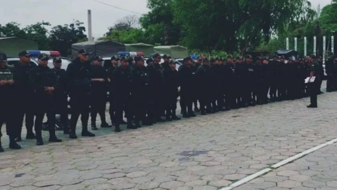 DESPLIEGAN MILITARES Y POLICÍAS EN YAPACANÍ ANTE ANUNCIO DE BLOQUEO