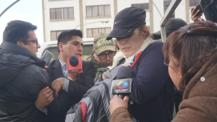 LLEGA A LA PAZ EXDIRECTORA DE YPFB APREHENDIDA POR “GASOLINA BASURA”