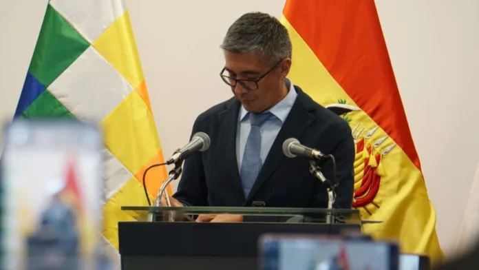 ESPINOZA ACLARA POLÉMICA POR EL VALOR DE SU VEHÍCULO