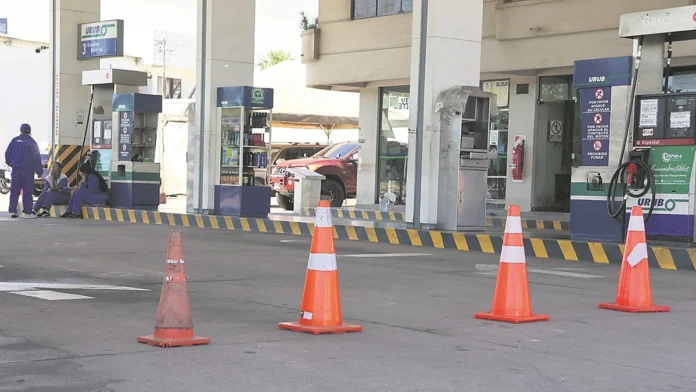 GOBERNACIÓN Y CÍVICOS BUSCAN FRENAR CRISIS DE COMBUSTIBLES