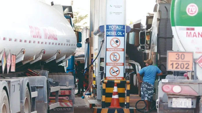 MINISTRO BLANCO RESPONDE POR CRISIS DE COMBUSTIBLES