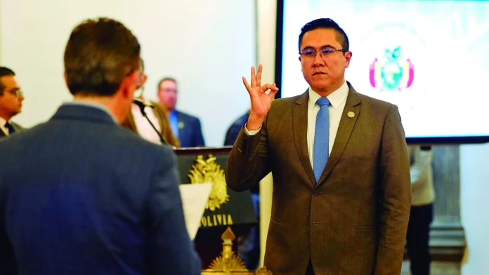 PAZ ENCARGA AL NUEVO MINISTRO DE ECONOMÍA DESTRABAR LAS REFORMAS