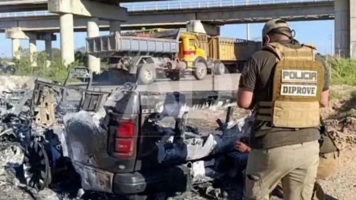 CAMIONETA DE ALTA GAMA SE INCENDIA MIENTRAS ERA SOMETIDA A REVISIÓN TÉCNICA EN SANTA CRUZ