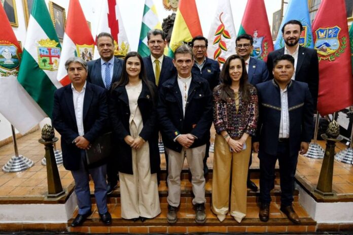  GOBERNADORES EN ALERTA POR FALTA DE RECURSOS SE REÚNEN CON PAZ 