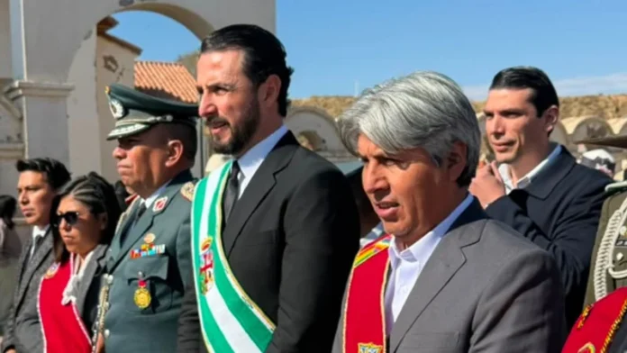 JUAN PABLO VELASCO LLEGA A ORURO PARA PARTICIPAR DE LOS ACTOS POR EL BICENTENARIO