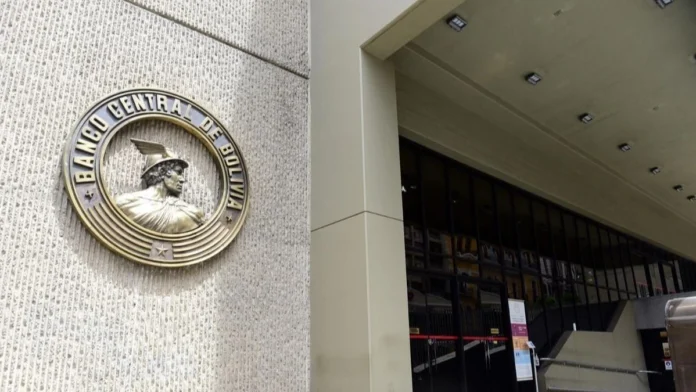 BCB RESTRINGE LIQUIDEZ Y BUSCA FRENAR EL ALZA DEL DÓLAR