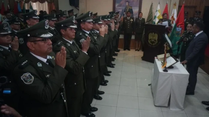 POLICÍA BOLIVIANA POSESIONA A NUEVOS COMANDANTES Y DIRECTORES NACIONALES