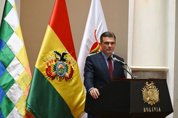 PAZ CONVOCA AL GABINETE TRAS VIAJE A EEUU