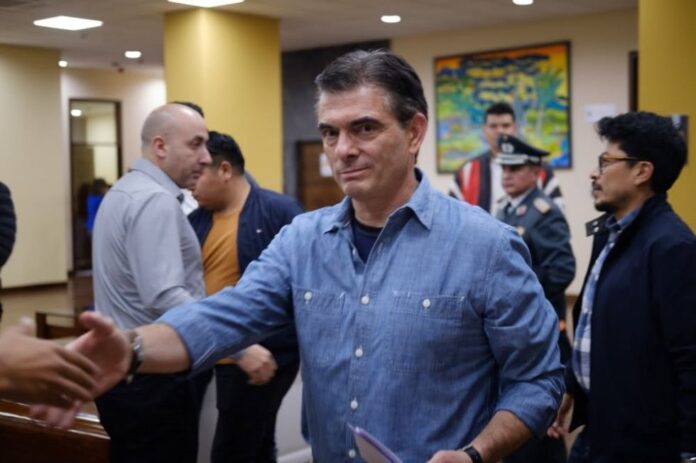NUEVAS FOTOGRAFÍAS EXPONEN CERCANÍA ENTRE PAZ Y CERIMEDO