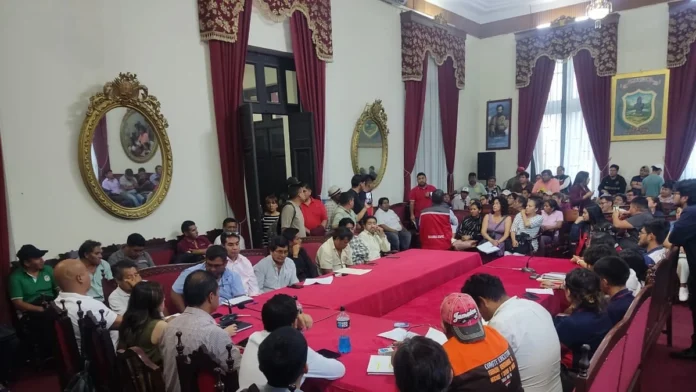TARIJA FIJA TARIFA TRANSITORIA DE BS 3,50 Y LOS MICROS RETOMAN EL SERVICIO