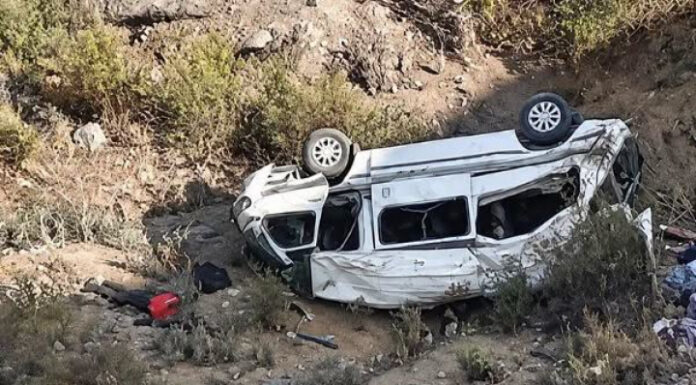  MINIBÚS SE EMBARRANCA EN PALCA Y DEJA AL MENOS CUATRO MUERTOS Y 10 HERIDOS 