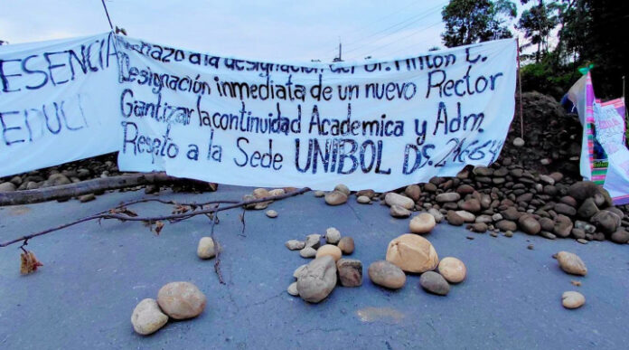ESTUDIANTES DE UNIVERSIDAD INDÍGENA VUELVEN A BLOQUEAR VÍA COCHABAMBA-SANTA CRUZ