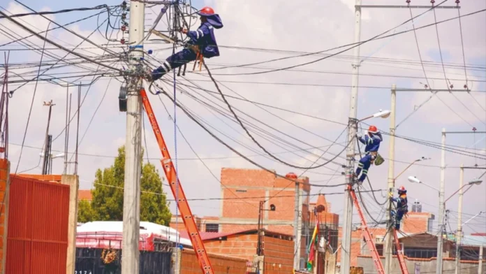 GOBIERNO PROPONE REFORMAR EL SECTOR ELÉCTRICO Y DESCARTA SUBIR LAS TARIFAS POR AHORA 